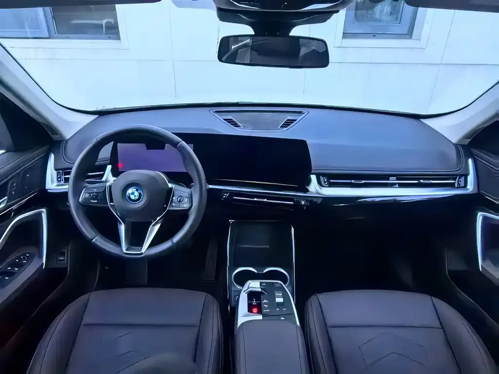 BMW iX1 2025 из CN, фото 4