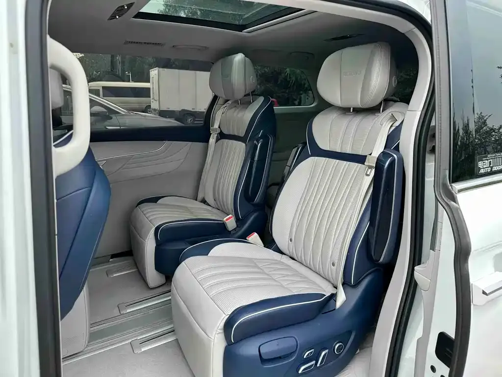Roewe iMAX8 — фото 7