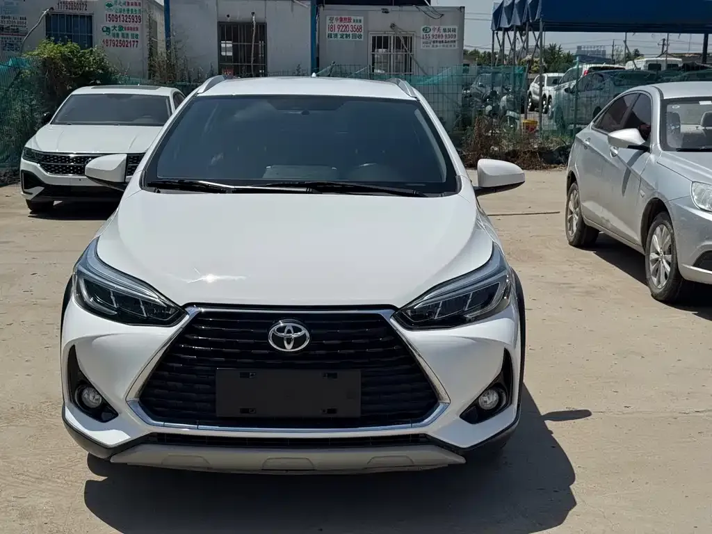 Toyota Yaris L — фото 2