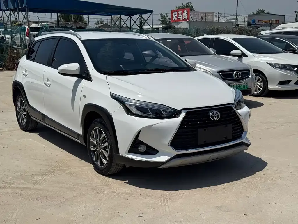 Toyota Yaris L — фото 4