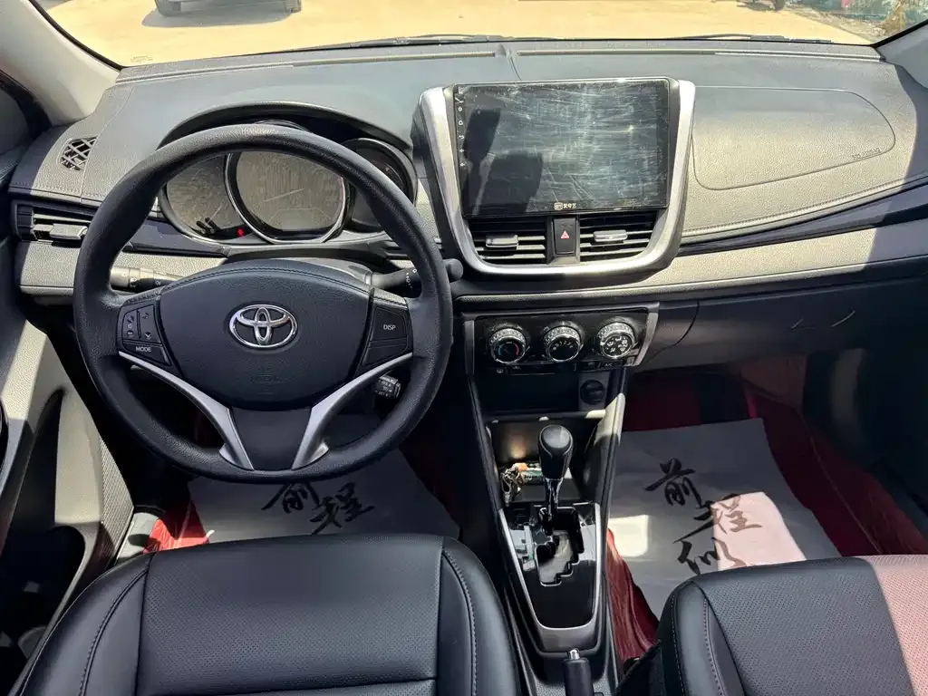 Toyota Yaris L — фото 7