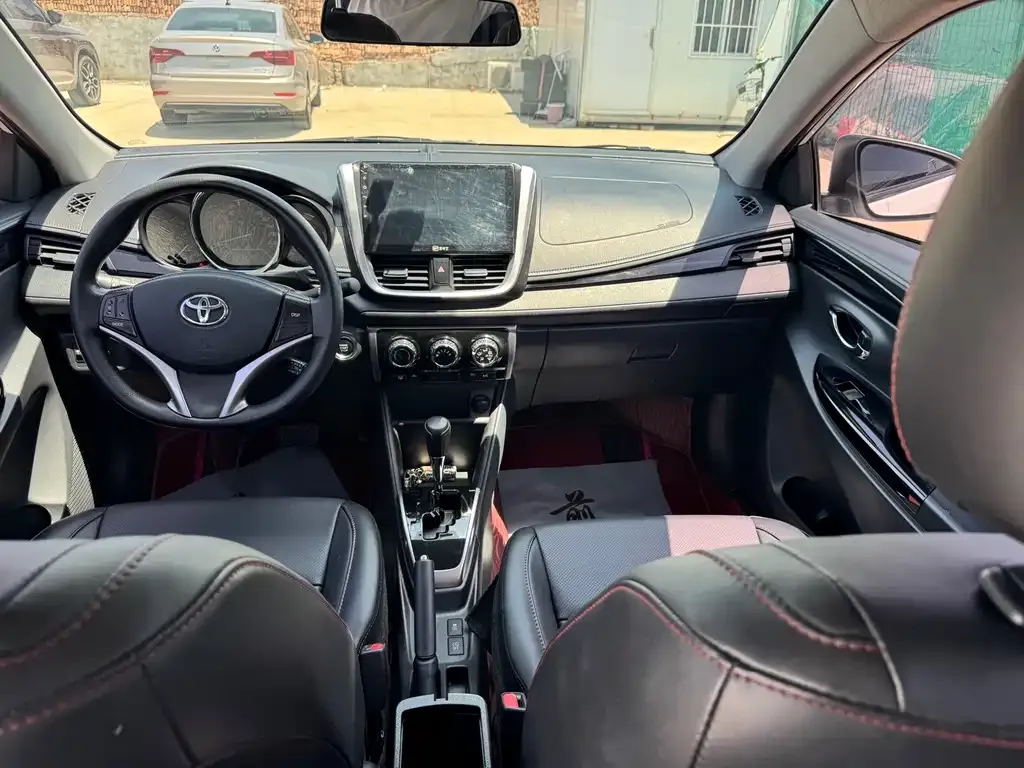 Toyota Yaris L — фото 8