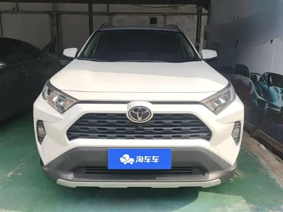 Toyota RAV4 — фото 8