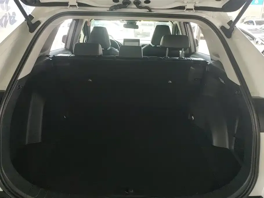 Toyota RAV4 — фото 4