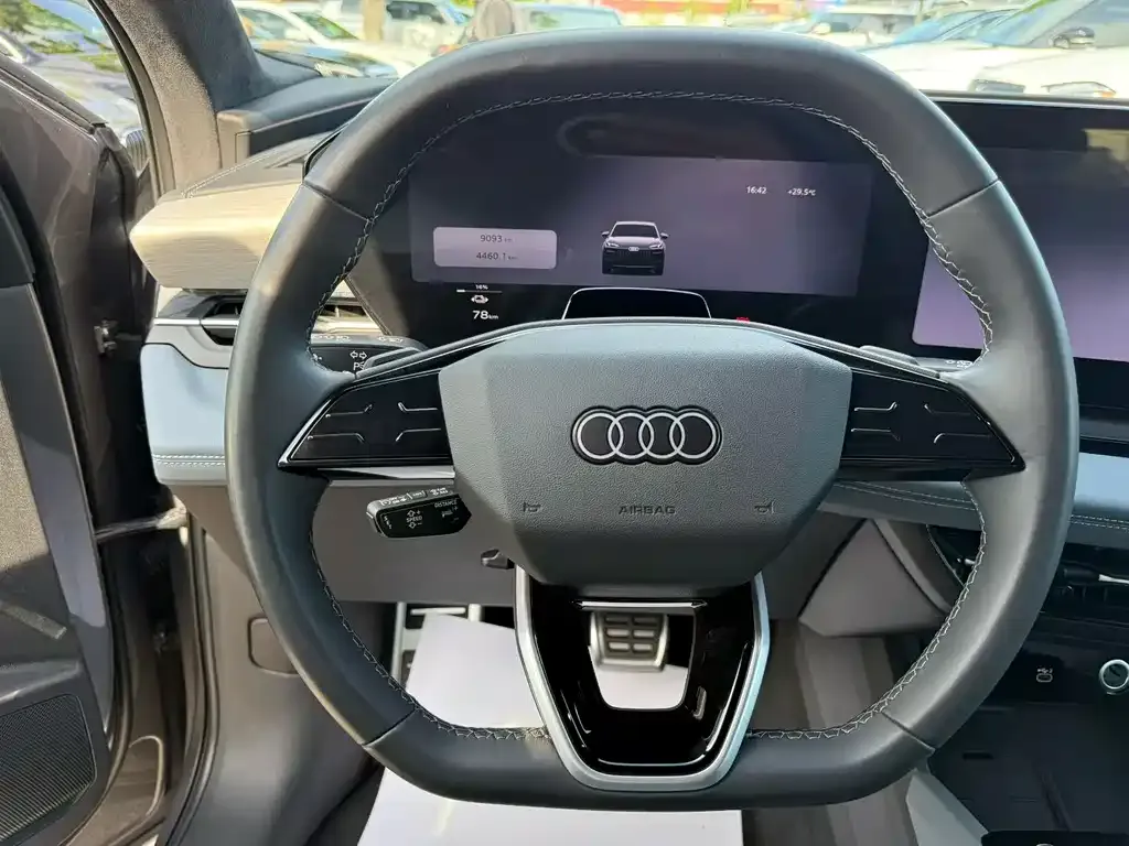 Audi Q6L e-tron — фото 3