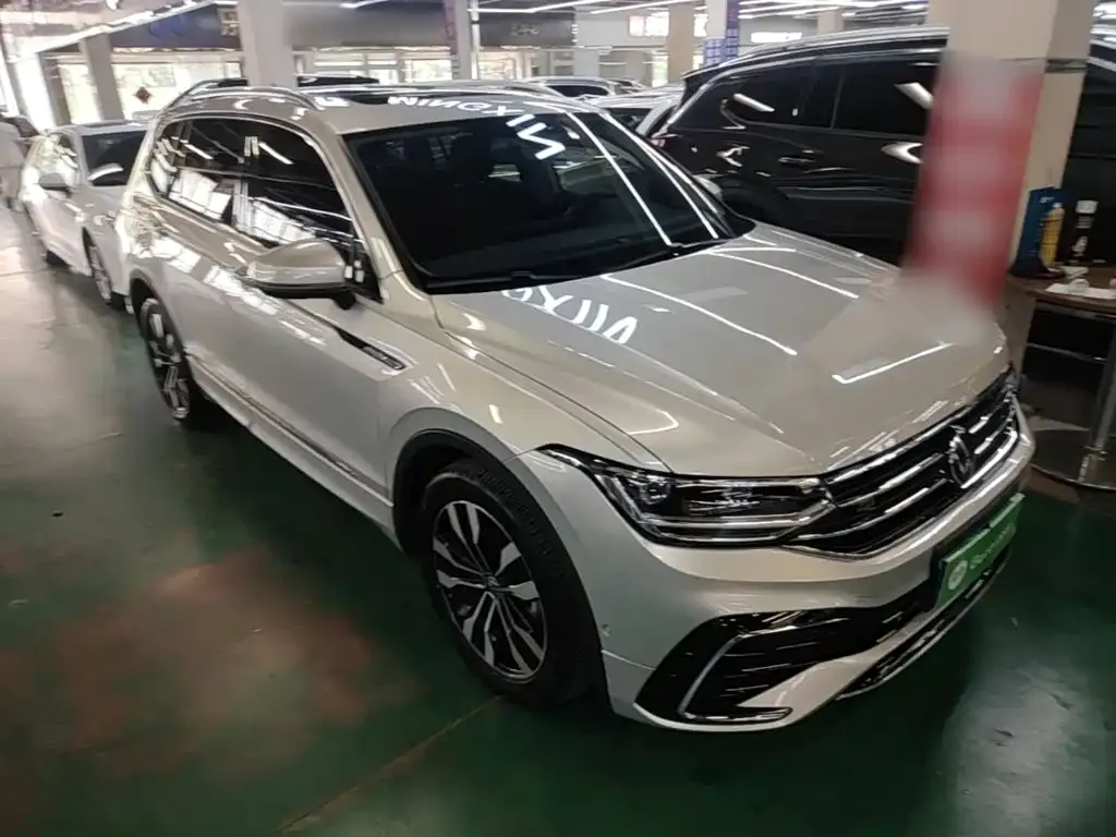 Volkswagen Tiguan L — фото 7