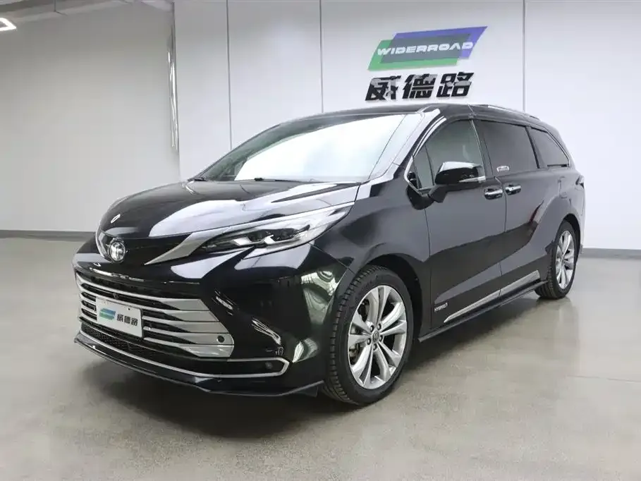 Toyota Sienna — фото 1
