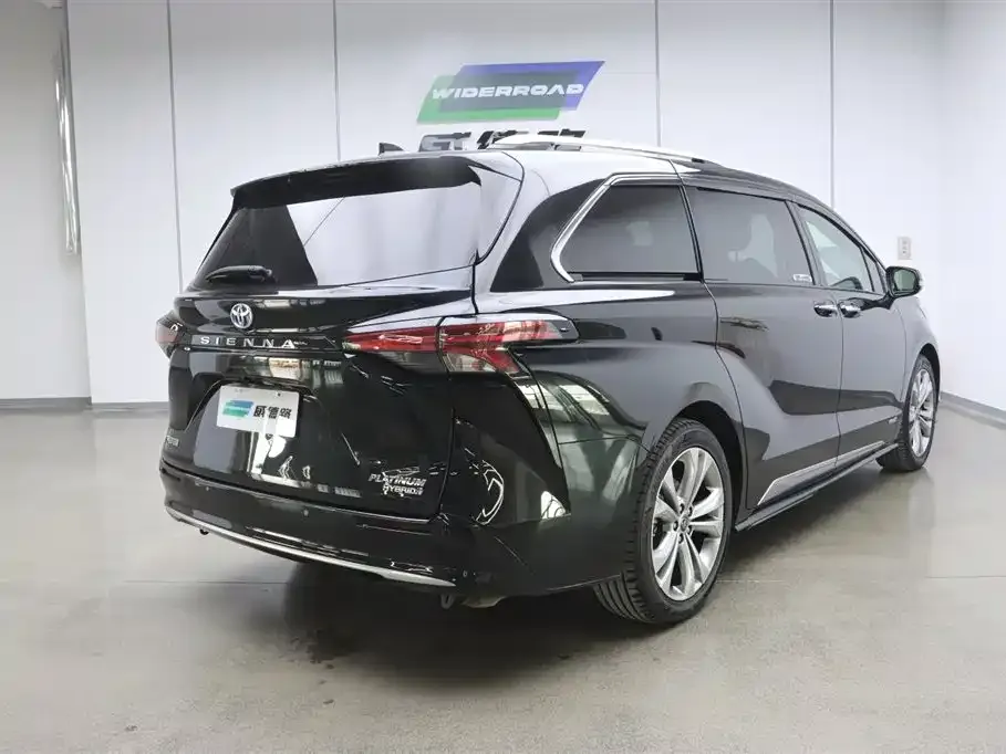 Toyota Sienna — фото 10
