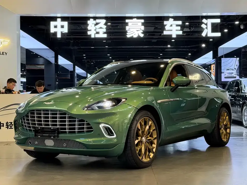 Aston Martin DBX — фото 1