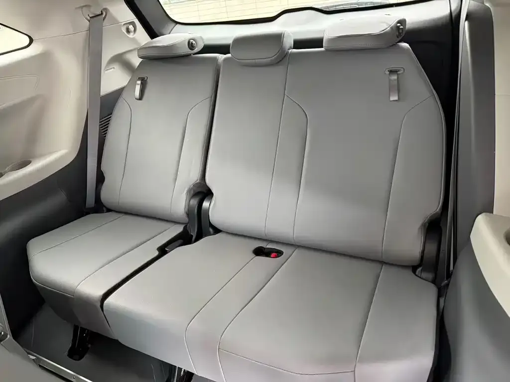 Toyota Granvia — фото 5