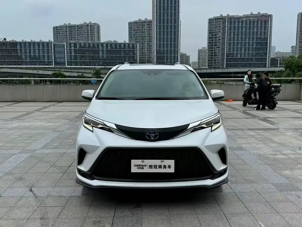 Toyota Granvia — фото 8