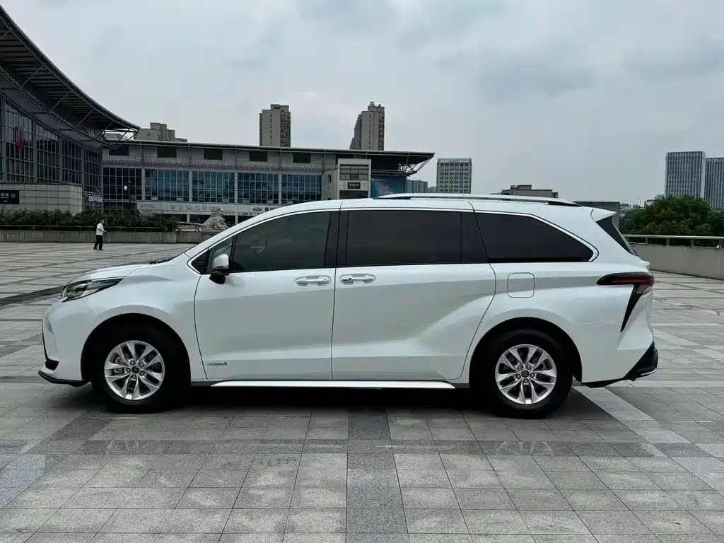 Toyota Granvia — фото 9