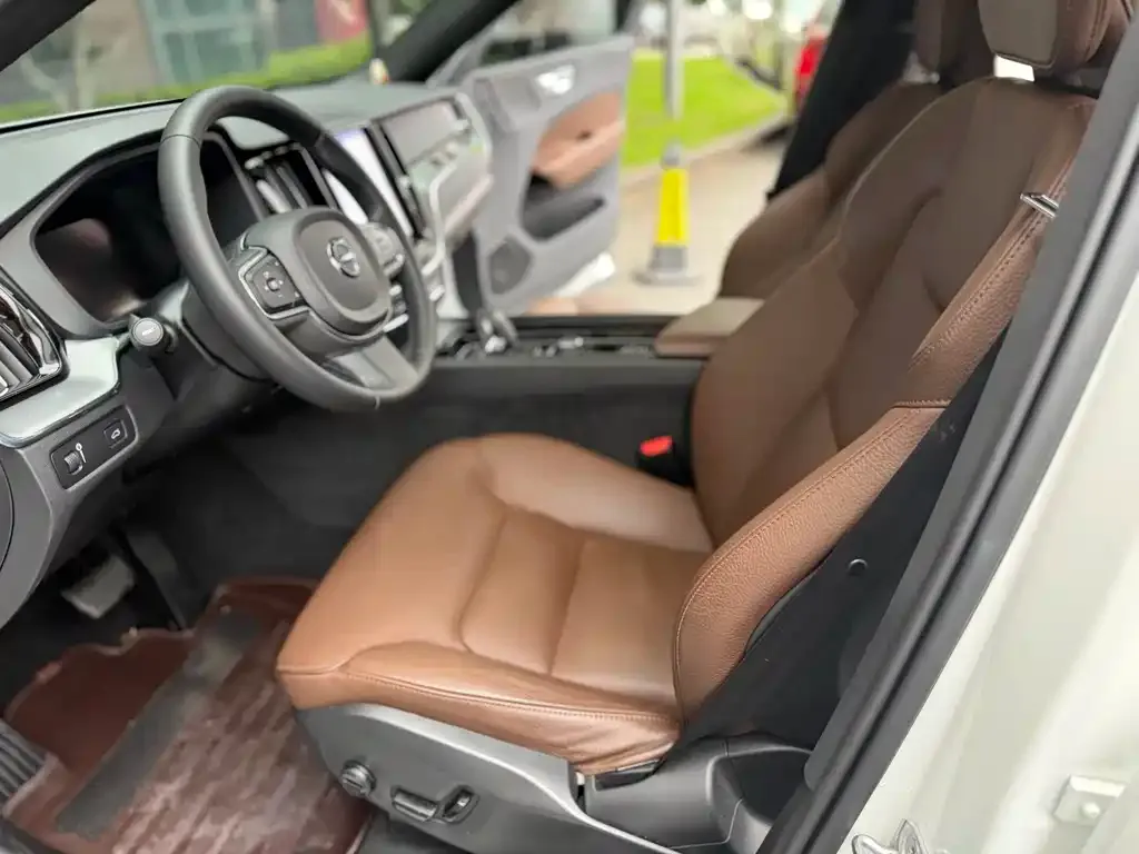 Volvo XC60 2022 из CN, фото 4