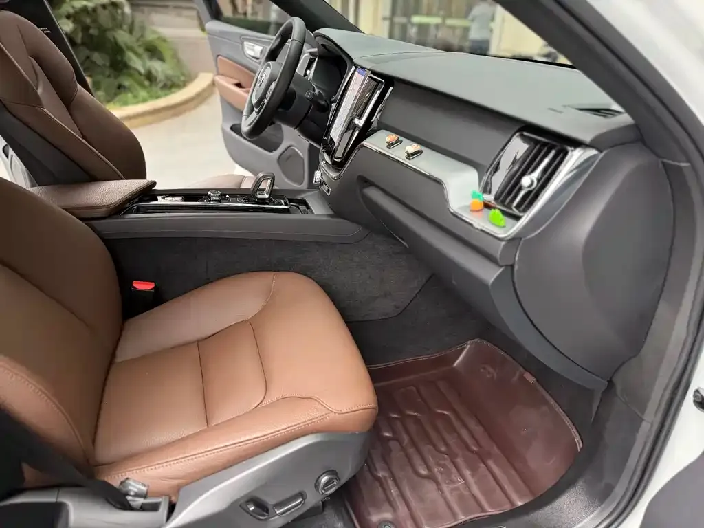 Volvo XC60 2022 из CN, фото 3