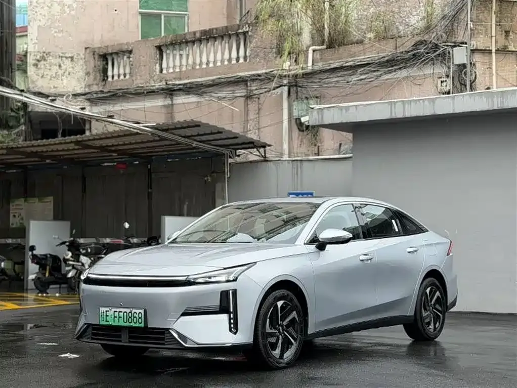 Geely Galaxy L6 — фото 1