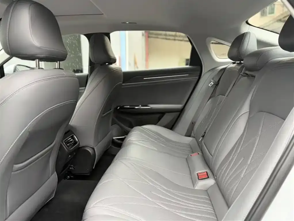 Geely Galaxy L6 — фото 4