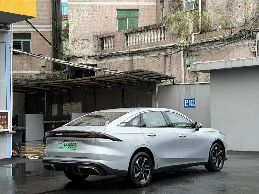 Geely Galaxy L6 — фото 10