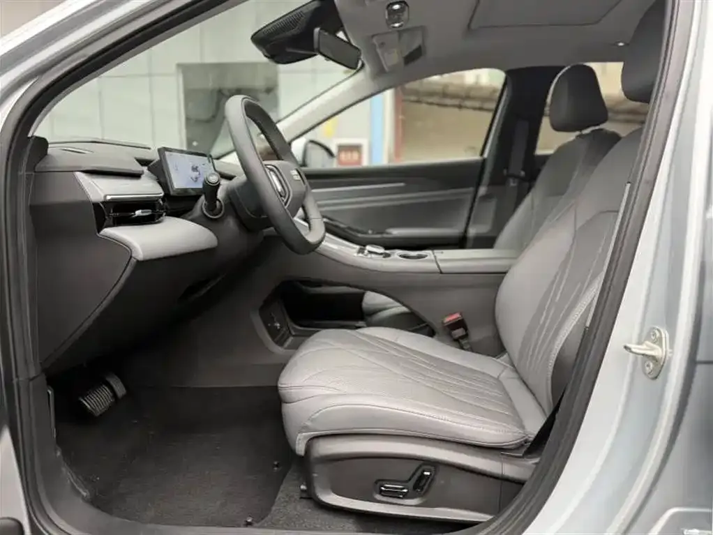 Geely Galaxy L6 — фото 3