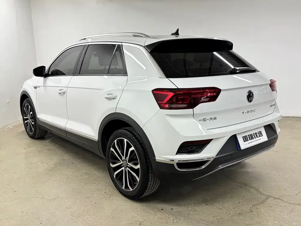 Volkswagen T-Roc — фото 10