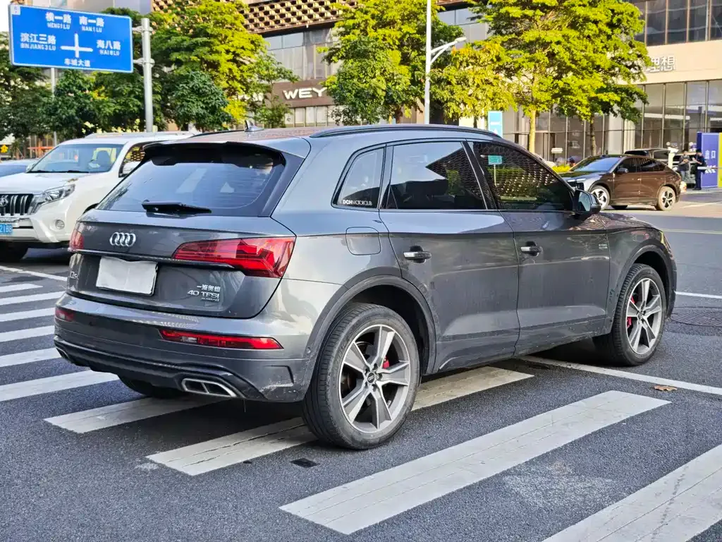 Audi Q5L — фото 6