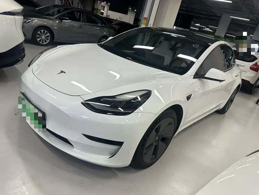 Tesla Model 3 — фото 1