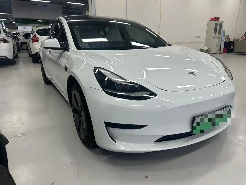 Tesla Model 3 — фото 10