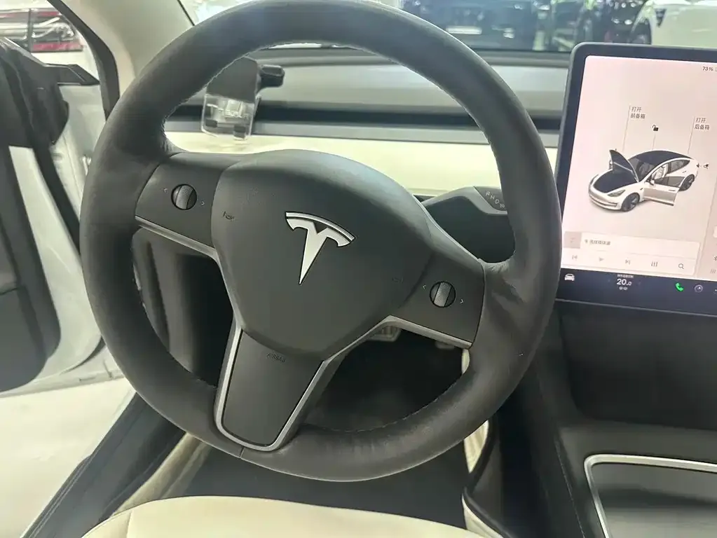 Tesla Model 3 — фото 7