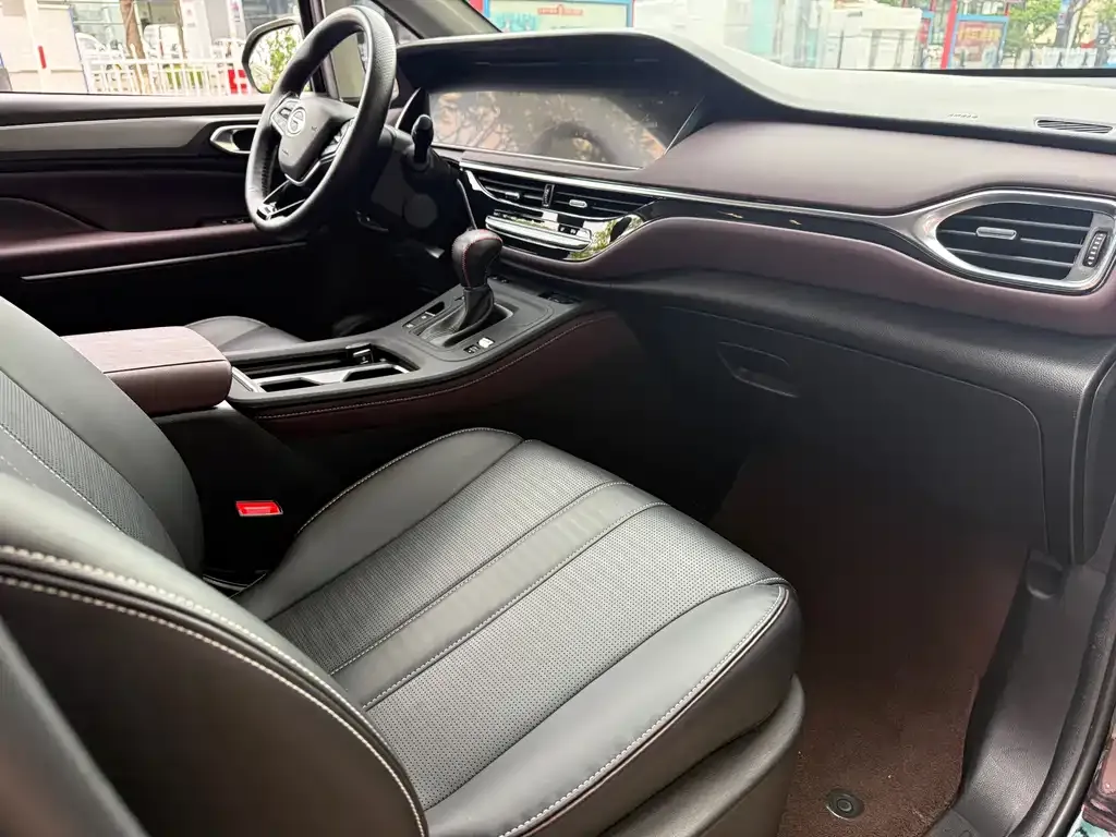 GAC Motor Trumpchi M6 — фото 2