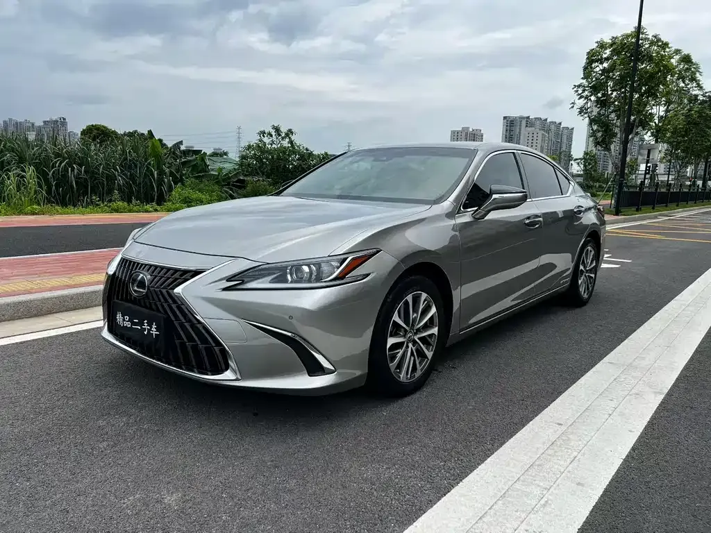 Lexus ES — фото 1