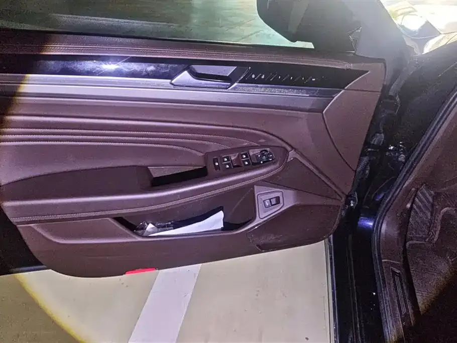 Volkswagen Phideon 2023 из CN, фото 10