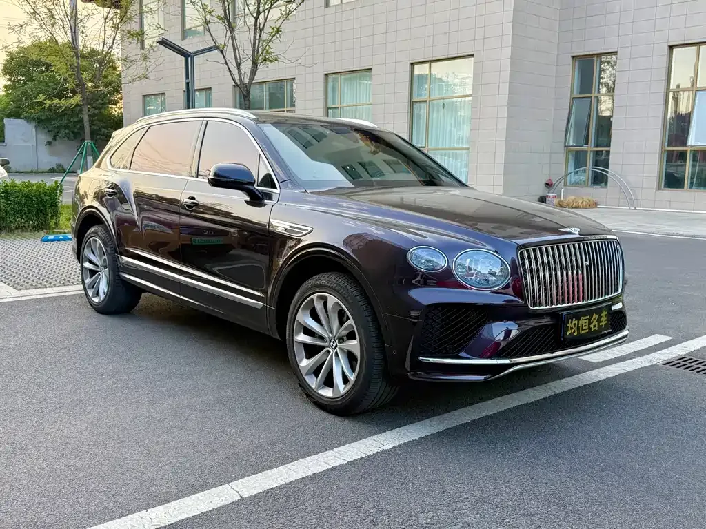 Bentley Bentayga — фото 1