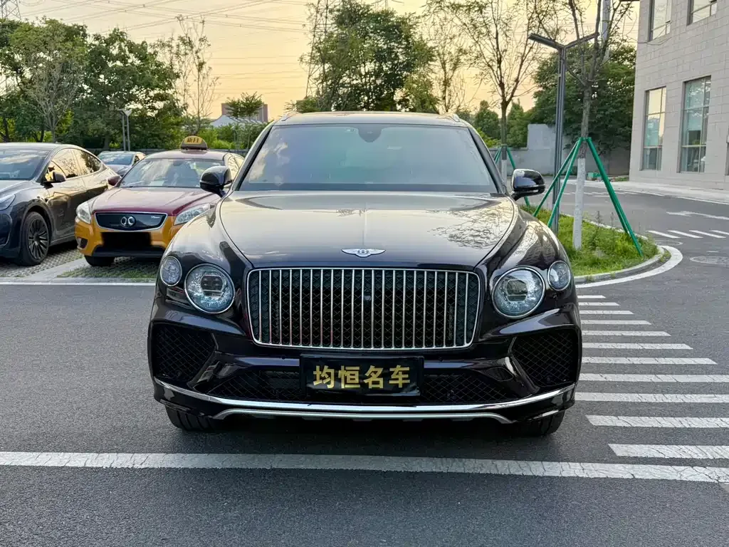 Bentley Bentayga — фото 10