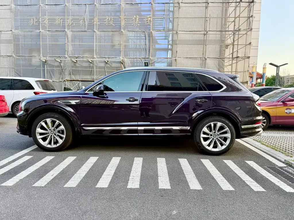 Bentley Bentayga — фото 8