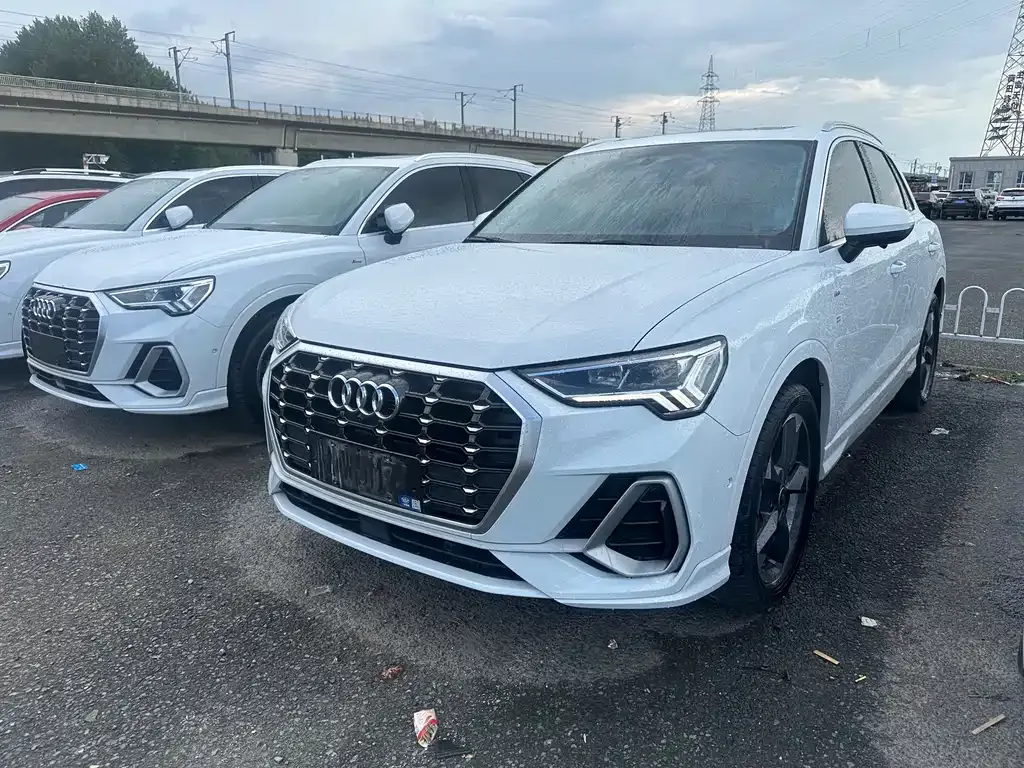 Audi Q3 — фото 1