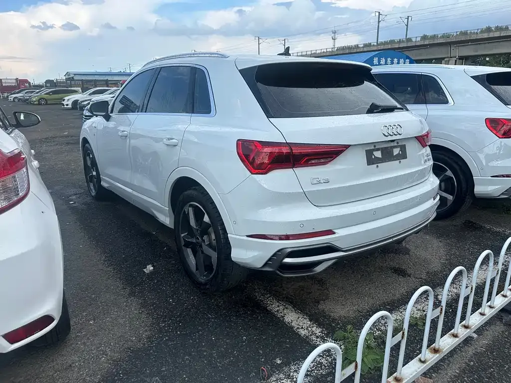Audi Q3 — фото 10