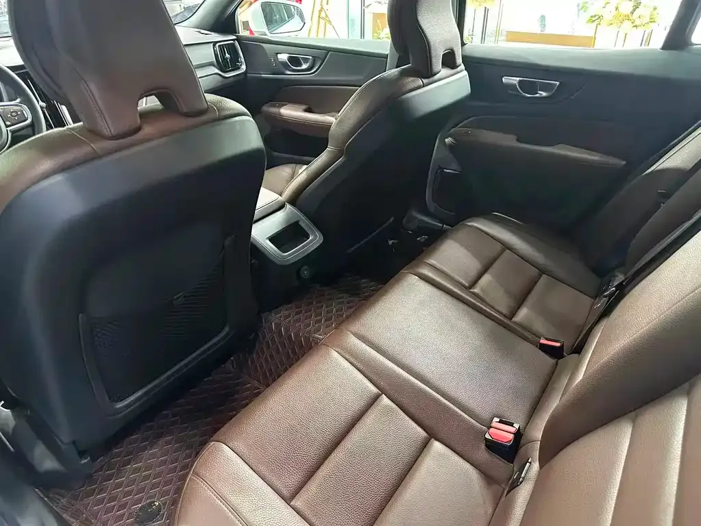 Volvo S60 2023 из CN, фото 5