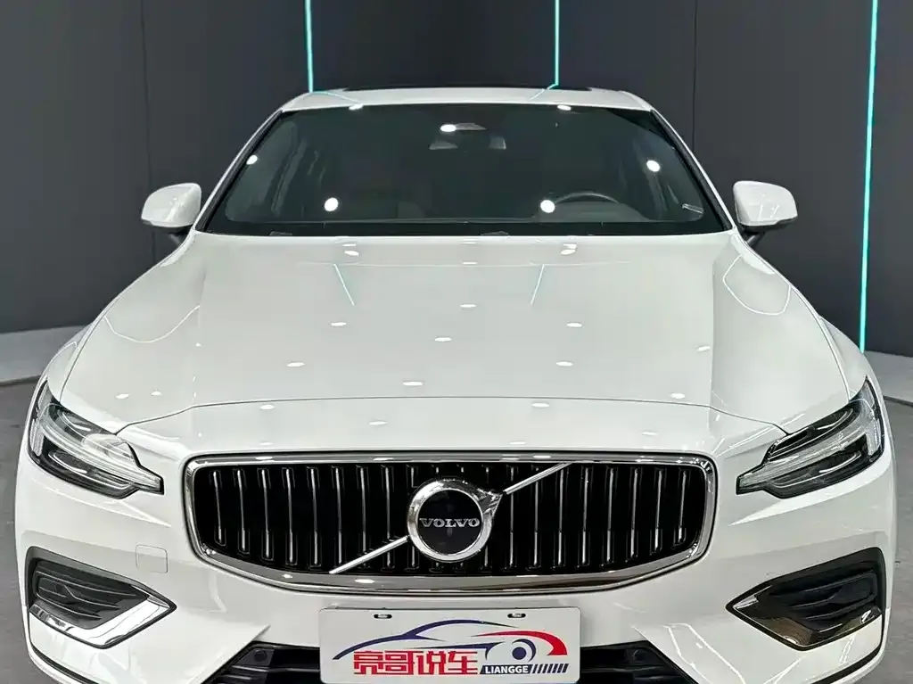 Volvo S60 2023 из CN, фото 3