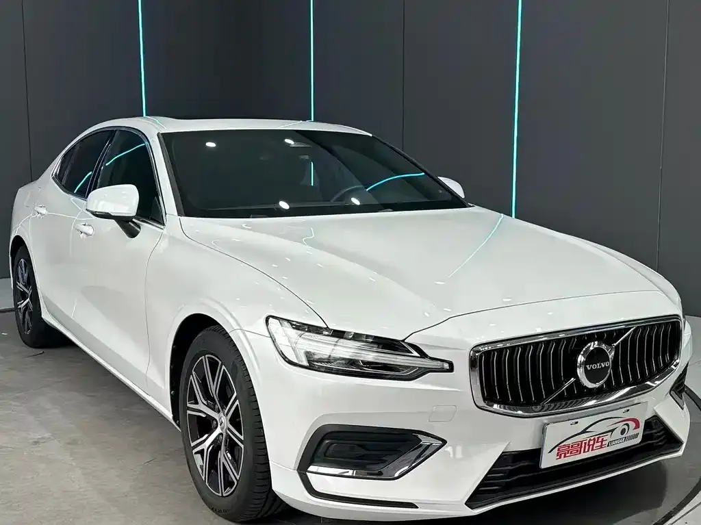 Volvo S60 2023 из CN, фото 2