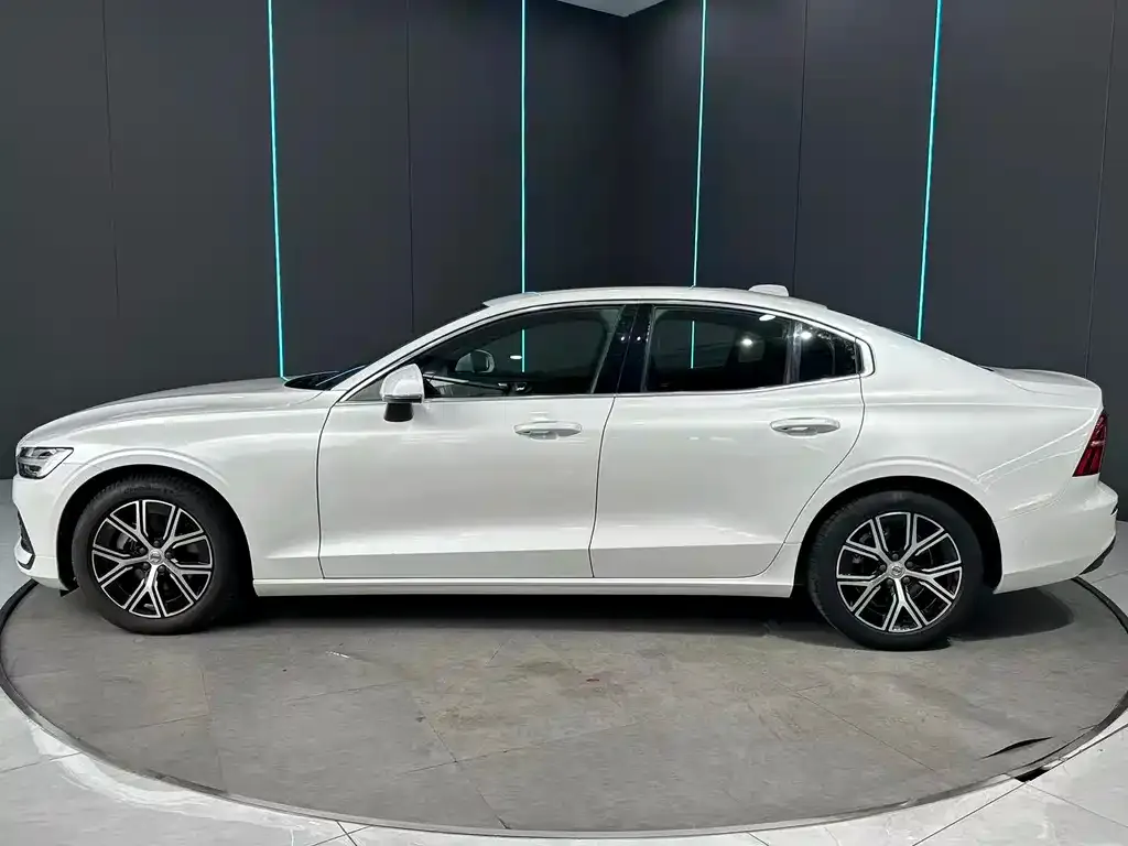 Volvo S60 2023 из CN, фото 7