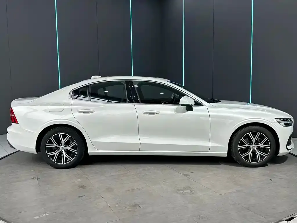 Volvo S60 2023 из CN, фото 8