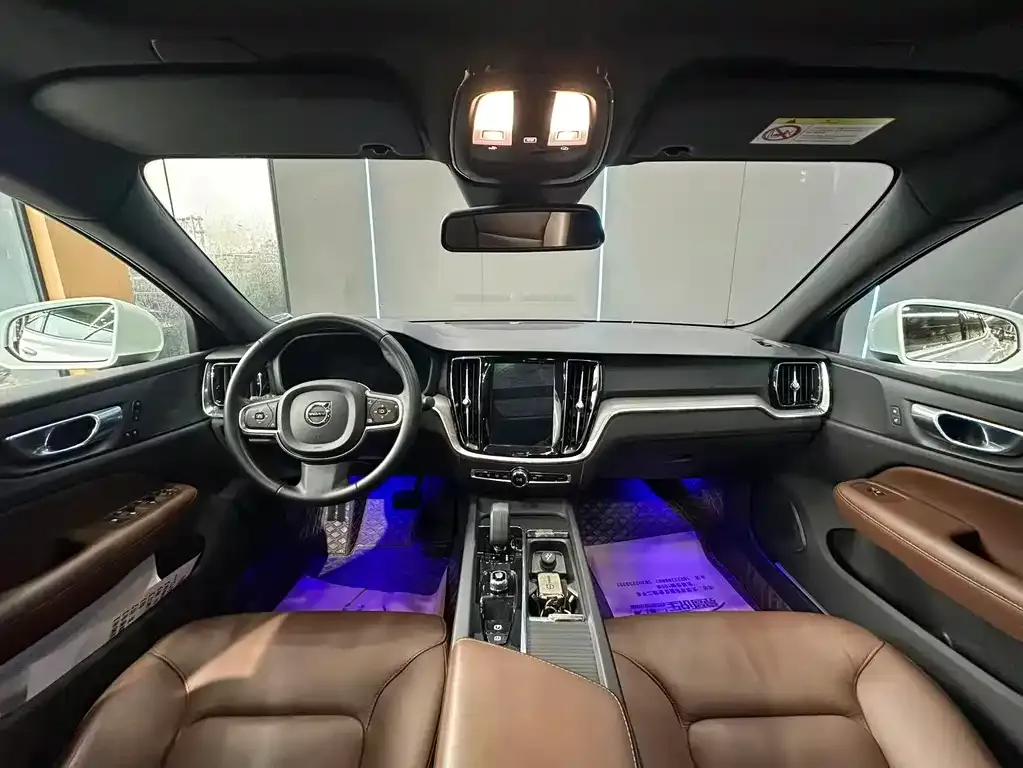 Volvo S60 2023 из CN, фото 6