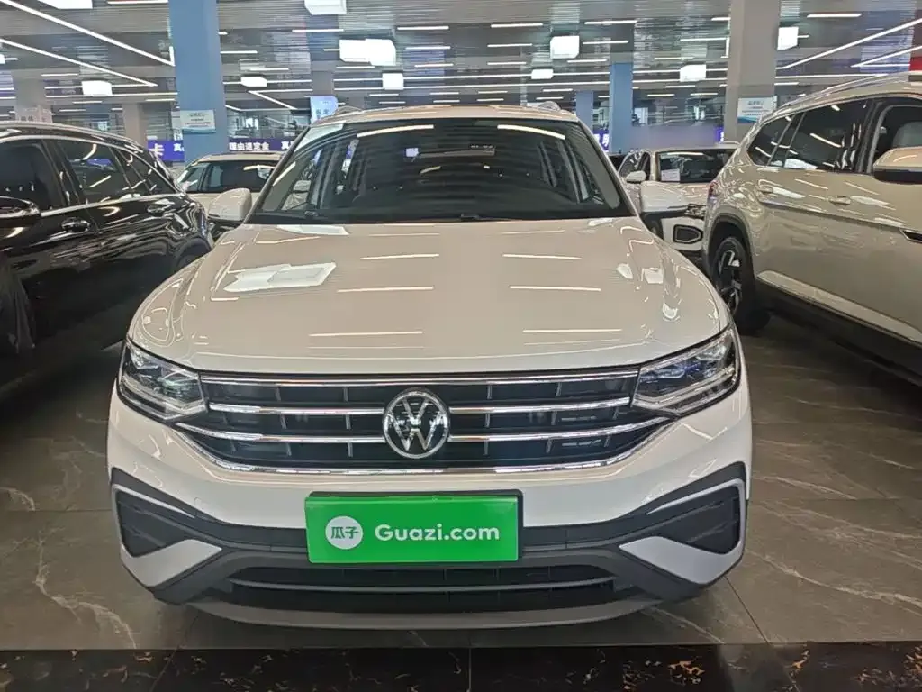 Volkswagen Tiguan L — фото 7