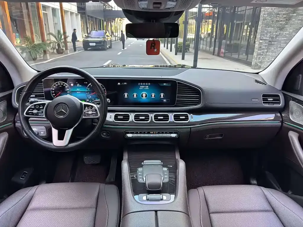 Mercedes-Benz GLS — фото 6