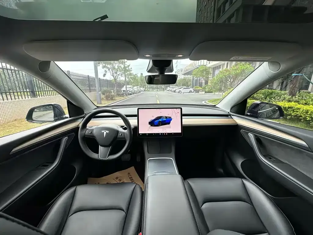 Tesla Model Y — фото 2