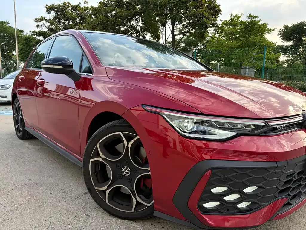 Volkswagen Golf GTI — фото 1