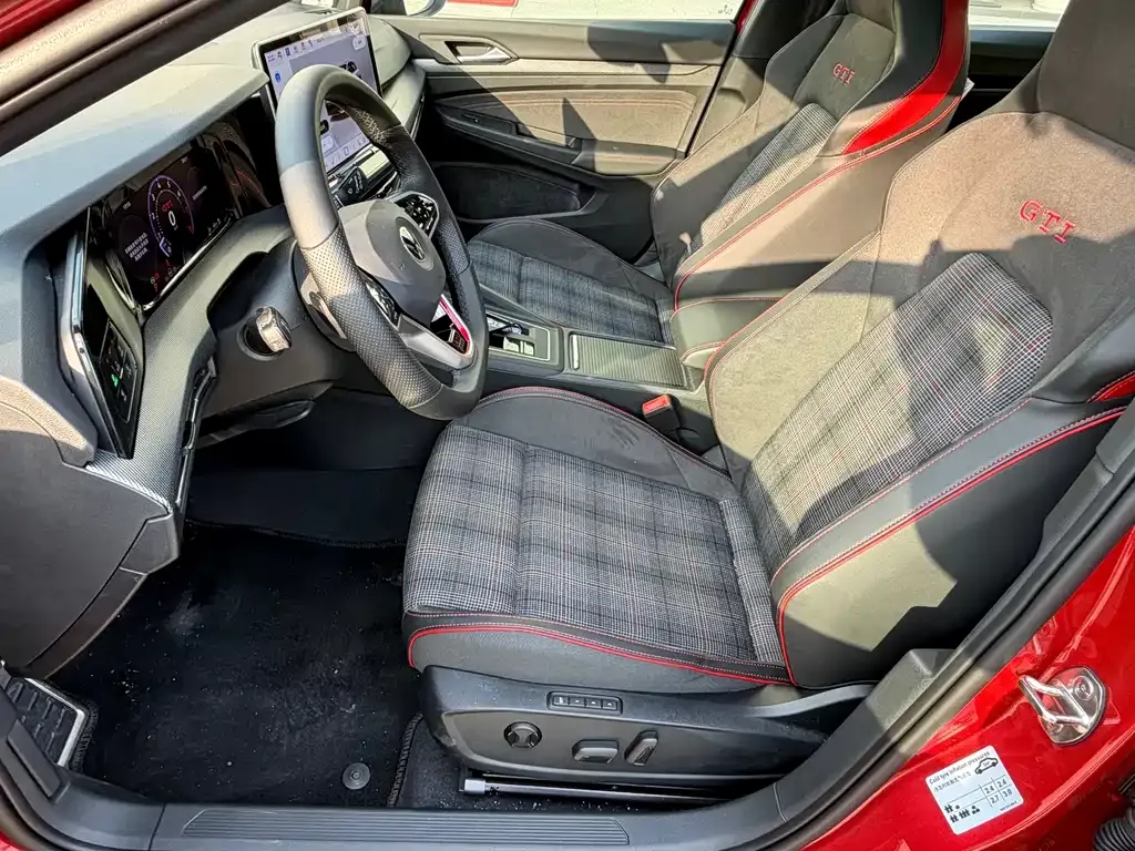 Volkswagen Golf GTI — фото 7
