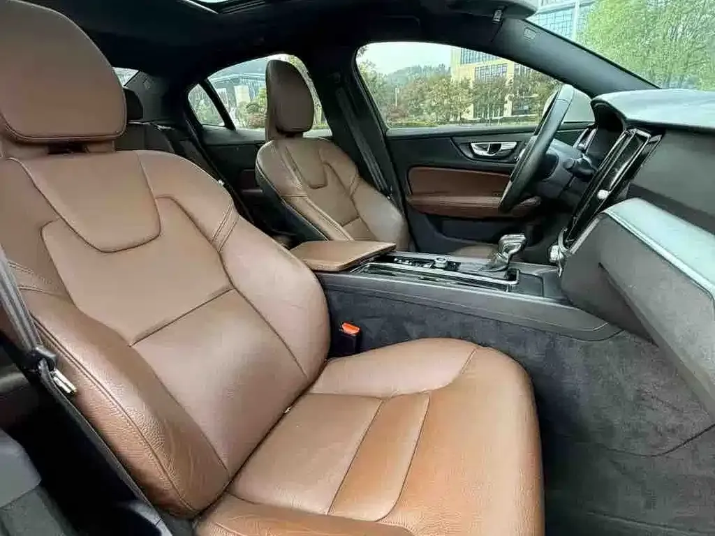 Volvo S60 2023 из CN, фото 8