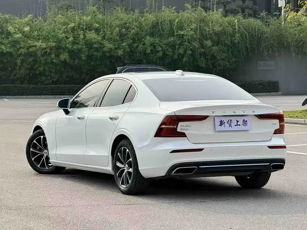 Volvo S60 2023 из CN, фото 3