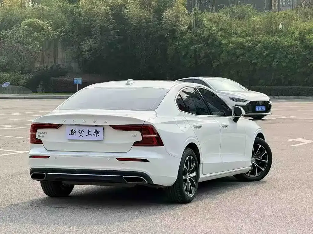 Volvo S60 2023 из CN, фото 7