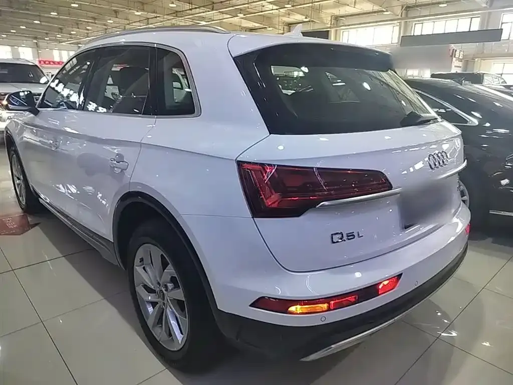 Audi Q5L — фото 2
